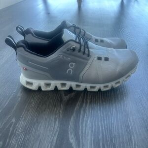 Women’s On Cloud - Cloud 5 Waterproof Shoe size 8